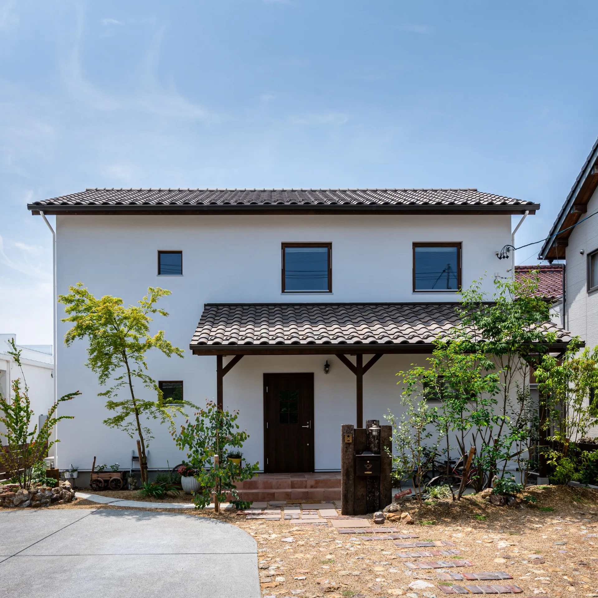 スウェーデン製木製窓の似合う家